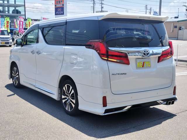 当社の展示車は全車両に”社団法人自動車公正取引協議会”の車両状態説明書を掲示しております。修復歴の有無はもちろん、ドア等の外板の交換歴の有無までも表示☆口頭説明ではなく書面にてお渡ししております♪