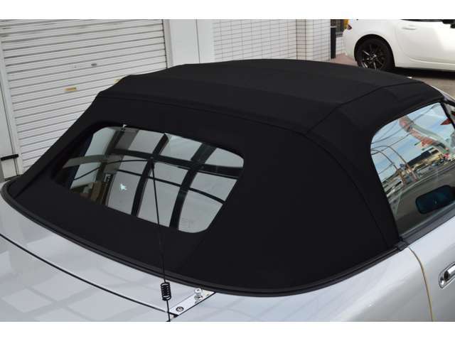 幌はクロス生地、ガラススクリーンのものに新品交換しております。