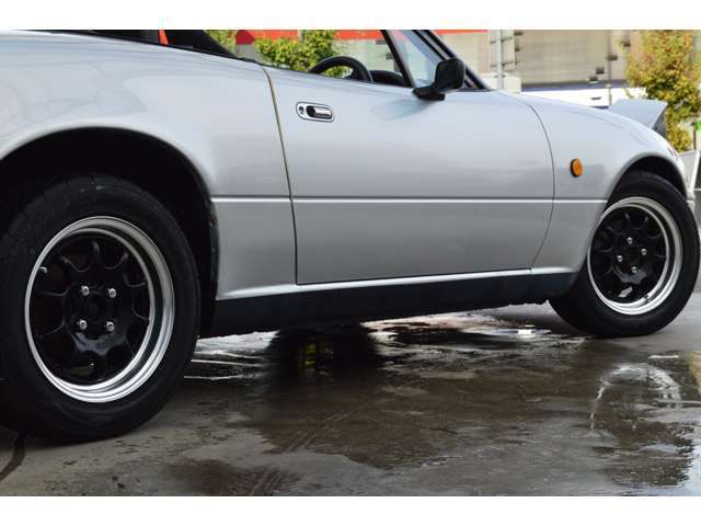 外16インチAW装備。カヤバダウンサスでローダウンしてあります。