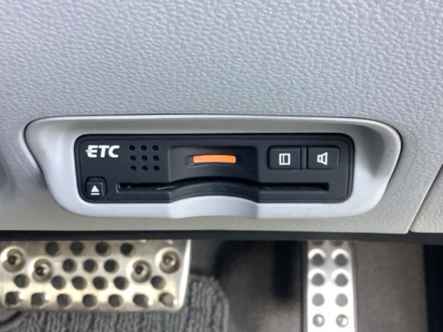 ETCも付いておりますので、高速道路の料金所もノンストップ通過可能ですよ＾＾是非揃えたい装備ですね！