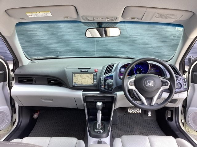 運転席周りです。カップホルダーや小物の収納などは必須ですよね！！使い勝手の良いつくりになっております！！