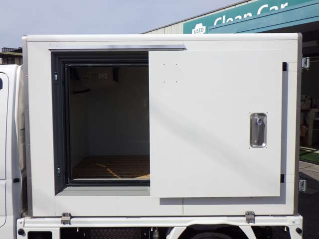 中古車は一台一台コンディションが違います。車両の品質をお客様の厳しい目でお確かめください。ご来店の際は、事前のご予約がおススメですよ。