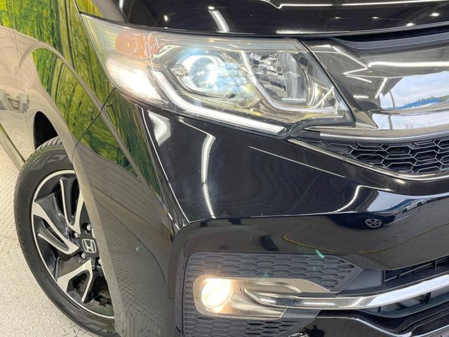 【LEDヘッドライト】悪天候や夜間走行時も良好な視界を確保し安心して運転できる高輝度LEDヘッドライトを装備！点灯速度が早く、消費電力も抑えられています。
