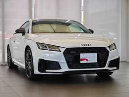 どの角度から見てもすぐに「Audi」だと分かり、時間が経っても古さを感じません。Audiの哲学であるタイムレスなデザインをすべての車に採用しています。