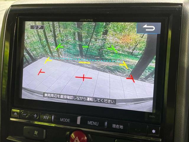 【バックカメラ】駐車時に後方がリアルタイム映像で確認できます。大型商業施設や立体駐車場での駐車時や、夜間のバック時に大活躍！運転スキルに関わらず、今や必須となった装備のひとつです！