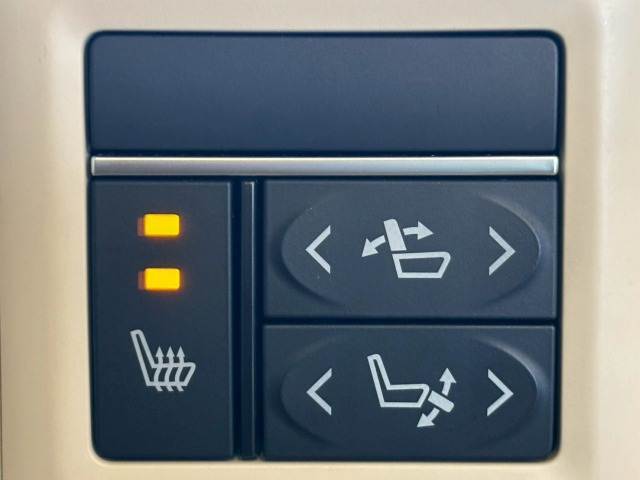 【電動リクライニング】は細やかな調整ができ、体格を問わずベストポジションがとれ長距離ドライブも快適です。【シートヒーター】冬場はエアコンの温度設定を低めにでき、身体の芯からポカポカになります。