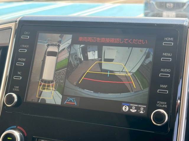 【パノラミックビューモニター】を装備しております。全周囲カメラで危険察知。狭い駐車場でも安心して駐車できますね。