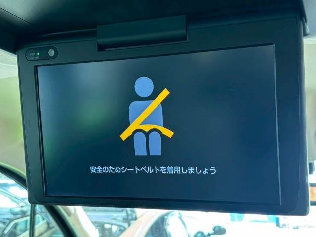【後席モニター】家族や仲間とのドライブもこのモニターさえあれば長距離ドライブも盛り上がりますね。