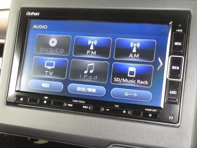 ナビゲーションはギャザズメモリーナビ（VXM-214VFi）を装着しております。AM、FM、CD、DVD再生、Bluetooth、音楽録音再生、フルセグTVがご使用いただけます。