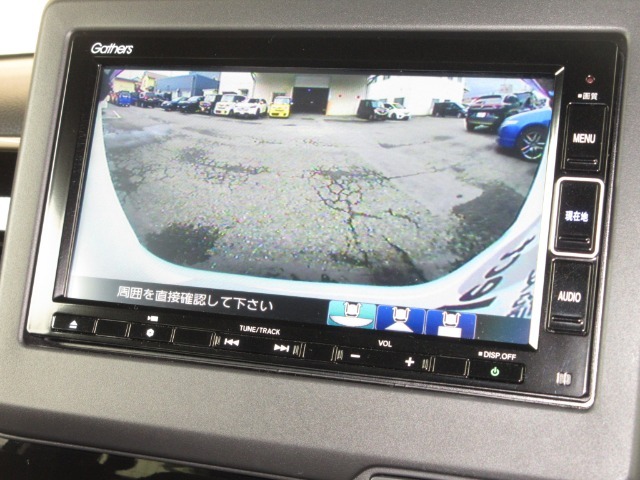 バックをするとき自動でリアの様子が映る『リアカメラ』付き！ナビ画面で確認しながらバックができますから安心ですね。でも、目視も大切ですよ！安全第一でお願いします！