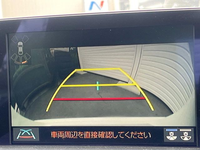 【バックカメラ】駐車時に後方がリアルタイム映像で確認できます。大型商業施設や立体駐車場での駐車時や、夜間のバック時に大活躍！運転スキルに関わらず、今や必須となった装備のひとつです！