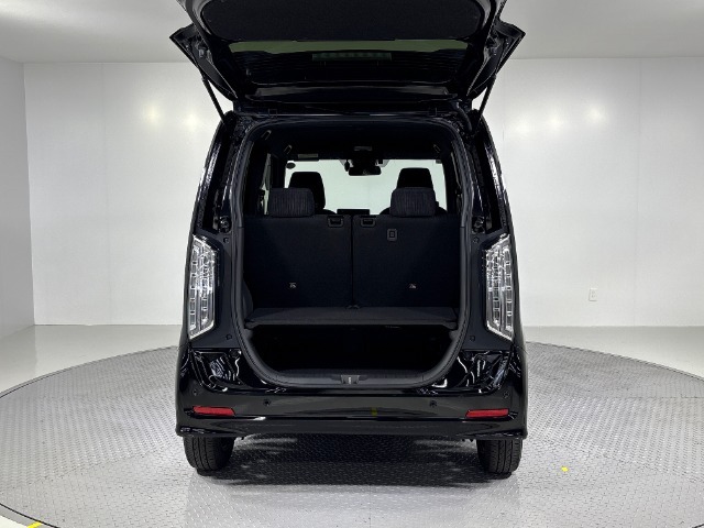 ★バリエーション豊富な広々と使えるトランクスペース★