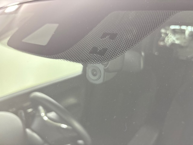 今や必須装備のドライブレコーダー、前方をしっかり録画します♪