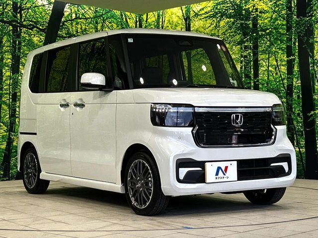 大好評のボディコーティング「弾スプラッシュコート」もご納車までに施工可能。通常のガラスコートと異なる、耐久年数6年の無機質ガラスコーティングが、ボディをキレイな状態に保ってくれます。