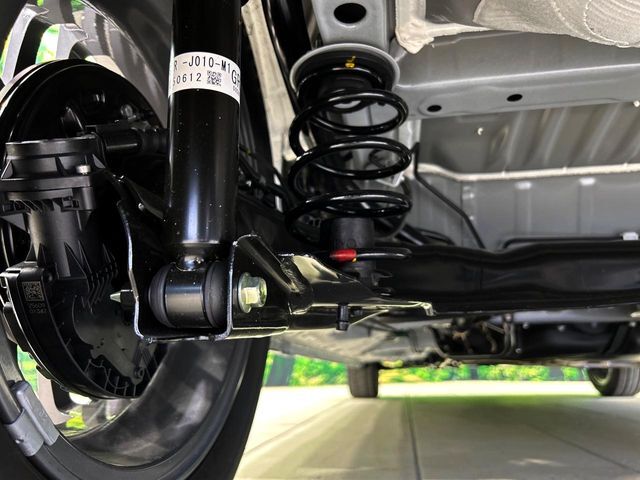 お車を安心してお乗りいただく為には、足回りの定期点検が欠かせません。サービスサポート（有償保証）では無料点検もご提供しており、安心のカーライフをお過ごしいただけるサポート体制が整っています。