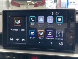 【純正ディスプレイオーディオ】FM・AMラジオやブルートゥース接続など多彩な機能を併せ持っており、インパネ周りがすっきりしてますね！追加オプションでナビ機能やフルセグTV、DVD再生なども可能です。