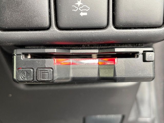 【ETC】高速道路の料金所をストレスなく通過！話題のスポットやサービスエリアに多い「スマートIC」利用時は必須のアイテムです。当店でセットアップを実施、ご納車当日からすぐにご利用いただけます！