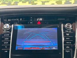 【バックカメラ】駐車時に後方がリアルタイム映像で確認できます。大型商業施設や立体駐車場での駐車時や、夜間のバック時に大活躍！運転スキルに関わらず、今や必須となった装備のひとつです！