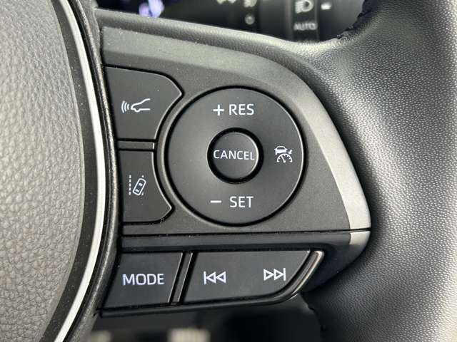 【　アダプティブクルーズコントロール　】設定した車速内で自動で加減速♪先行車との車間距離を適切に維持した追従走行が可能です♪