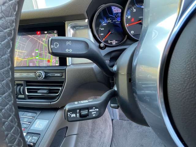 バックオーダーをご利用いただければ、希少なお車や、特定の装備のついたお車など、お客様からのご要望に応じて全国ネットワークからお探しさせて頂きます