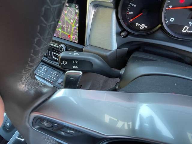 バックオーダーをご利用いただければ、希少なお車や、特定の装備のついたお車など、お客様からのご要望に応じて全国ネットワークからお探しさせて頂きます