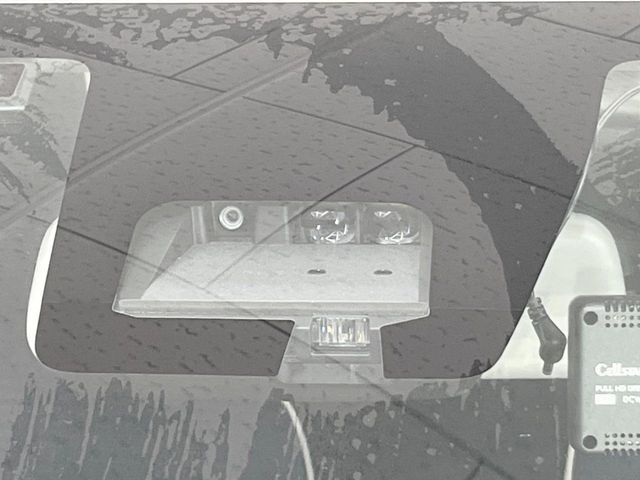 【スズキ　セーフティサポート】走行中に前方の車両等を認識し、衝突しそうな時は警報とブレーキで衝突回避と被害軽減をアシスト。より安全にドライブをお楽しみいただけます。
