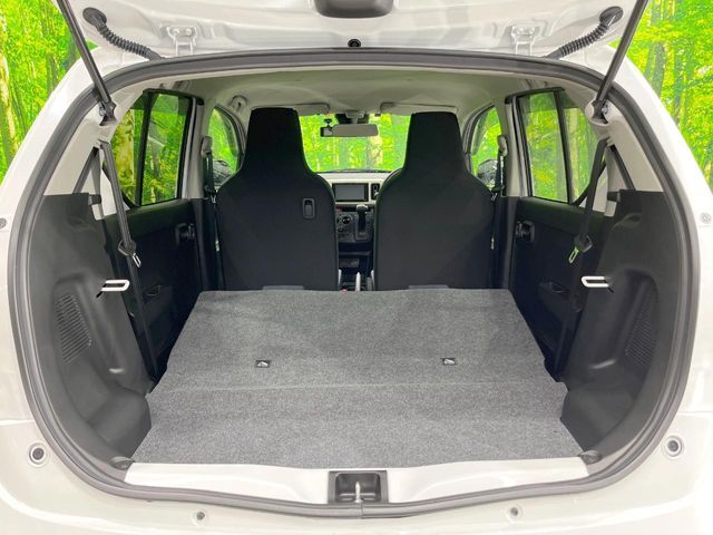 普段のお買い物や通勤、送迎等に十分な荷室スペースを確保しております。セカンドシートを倒すと、大きな荷物の積載も可能です♪