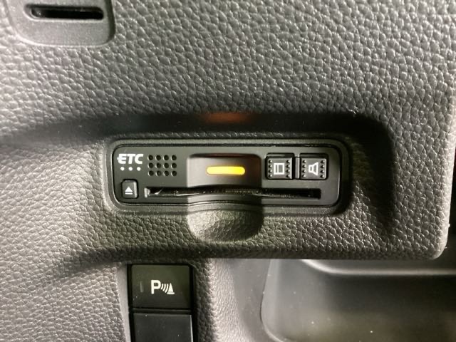 いまや快適なカーライフに欠かせないETCが付いています。