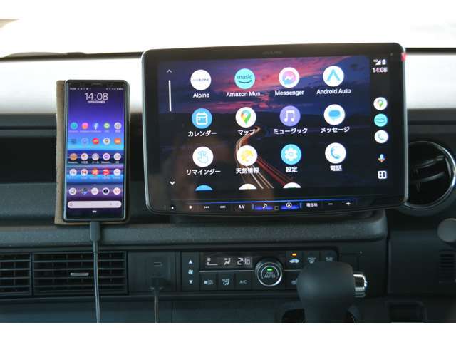 「Apple　CarPlay」でiPhoneをナビに接続、「Android　Auto」でアンドロイドのスマホを接続すれば、いつものアプリを大画面ディスププレイに表示♪