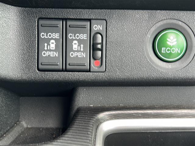 【運転席操作部】快適なドライブを楽しむための機能が装備されています！運転席から触れるので、使いやすいです！除菌プランいれていただくと、さらに清潔で安心していただけます！