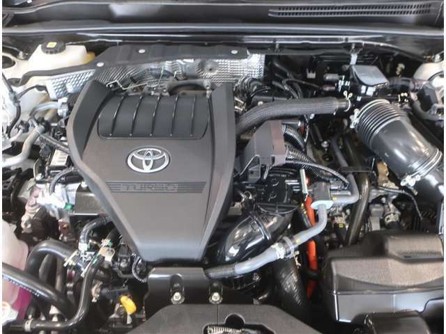 2400ccガソリンエンジン＋モーターのハイブリッドです。