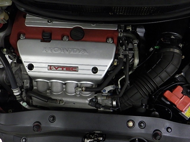 2000cc 直列4気筒DOHC i-VTECエンジン（201馬力）を搭載！