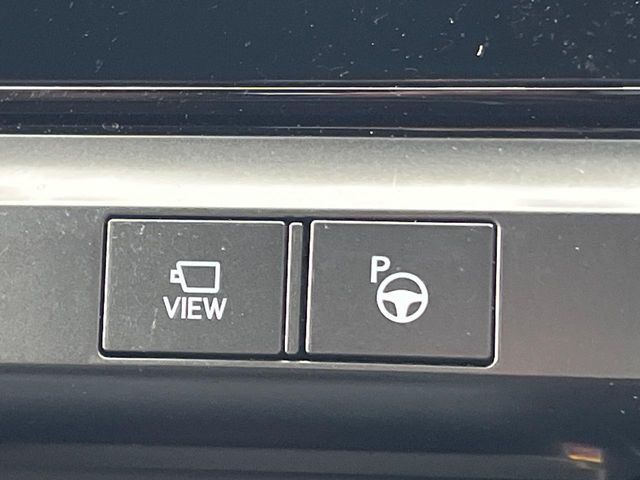 【リモート機能つきアドバンスドパーク】専用スマートフォンアプリの使用で、車外から遠隔駐車・出庫が可能な先進機能。広い場所で乗り降りしたい時に便利です♪