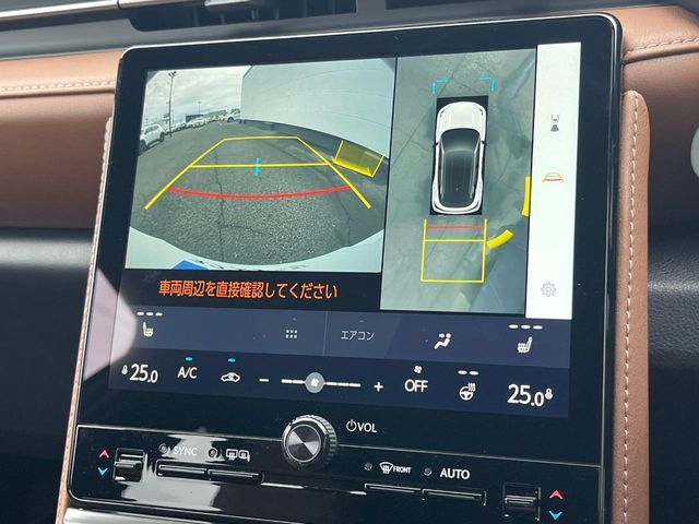 【パノラミックビューモニター】専用のカメラにより、上から見下ろしたような視点で360度クルマの周囲を確認することができます☆死角部分も確認しやすく、狭い場所での切り返しや駐車もスムーズに行えます。
