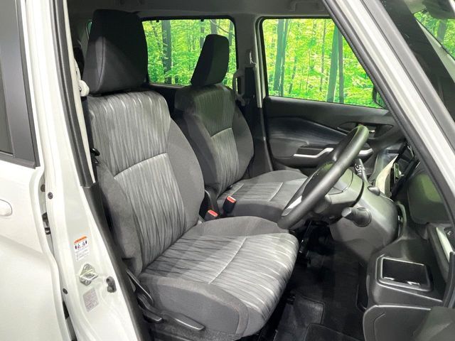 運転席シート廻りは使用感も少なく、良好な状態となっています。丁寧に使われていたことがよくわかりますね。