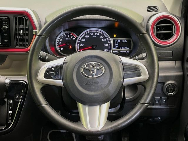 【ステアリングスイッチ】運転中、前方から目線をそらすことなく、オーディオ等の操作が可能な便利機能！安心＆快適なドライブを演出してくれます♪