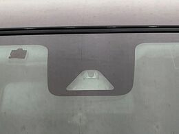 【スマートアシスト】走行中に前方の車両等を認識し、衝突しそうな時は警報とブレーキで衝突回避と被害軽減をアシスト。より安全にドライブをお楽しみいただけます。