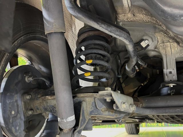 お車を安心してお乗りいただく為には、足回りの定期点検が欠かせません。サービスサポート（有償保証）では無料点検もご提供しており、安心のカーライフをお過ごしいただけるサポート体制が整っています。