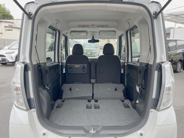 普段のお買い物や通勤、送迎等に十分な荷室スペースを確保しております。セカンドシートを倒すと、大きな荷物の積載も可能です♪