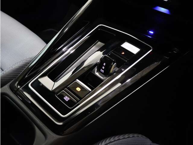 Das WeltAuto独自の項目チェックリストに基づき、入念に車両チェックとクリーニングを実施。美しく高品質な車をご提供します。