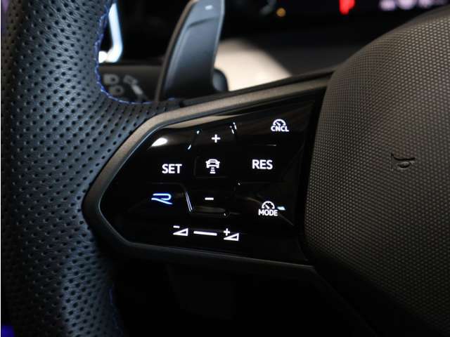 1年間距離無制限の保証とロードアシスタンスサービスが全車に付帯されています。また、1年間の延長保証（有償）もご利用いただけます。