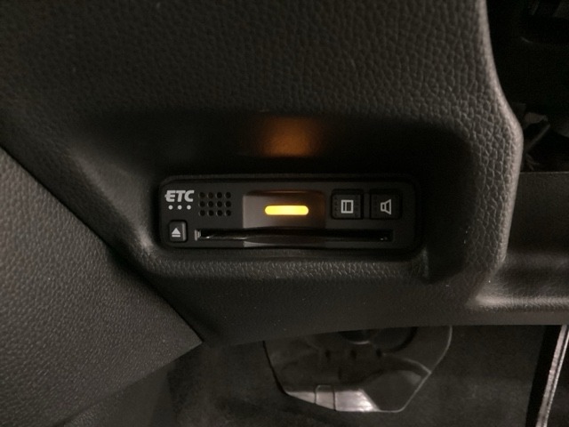 いまや快適なカーライフに欠かせないETCが付いています。
