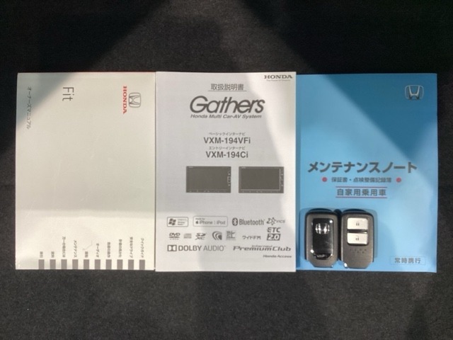 スマートキーは鍵をバッグに入れたままでもドアロックの開閉やエンジンのON・OFFができます。夜間や雨の日も鍵を探さなくて良いので便利です。