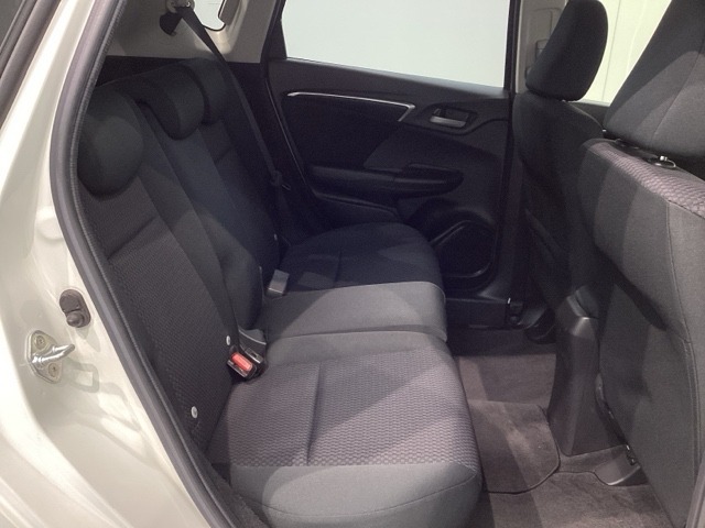 ゆったり座れるリヤシート！足元が広々としていて、乗り心地も良いです！