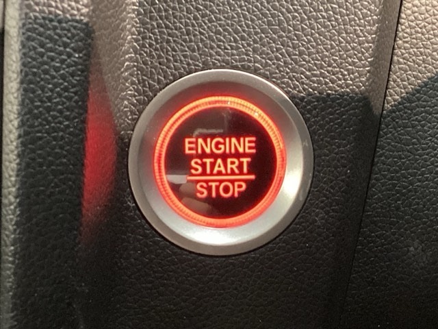 ワンプッシュでエンジンのスタート、ストップが出来て便利です。