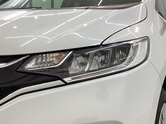 LEDヘッドライトは、点灯の瞬間から最大光量を発揮し、突然暗くなるトンネルなどでの安定感を高めます。