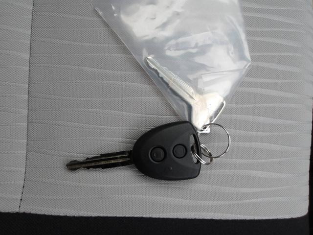 キーレスエントリーのリモコンキー1個とサブキー1個が付属です。