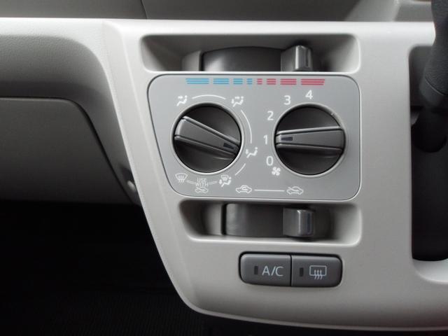 エアコンスイッチはダリヤるとレバー式。直感的に操作ができます。