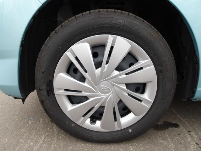 実車は夏用タイヤを装着しています。