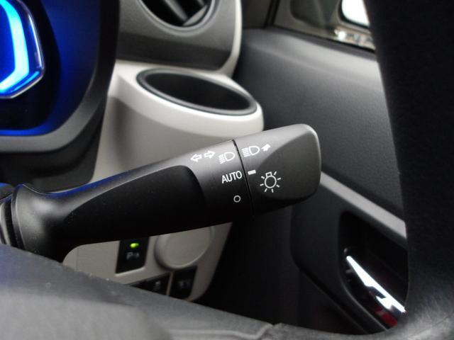 ライト/ウィンカーレバーです。オートライト機能がついています。